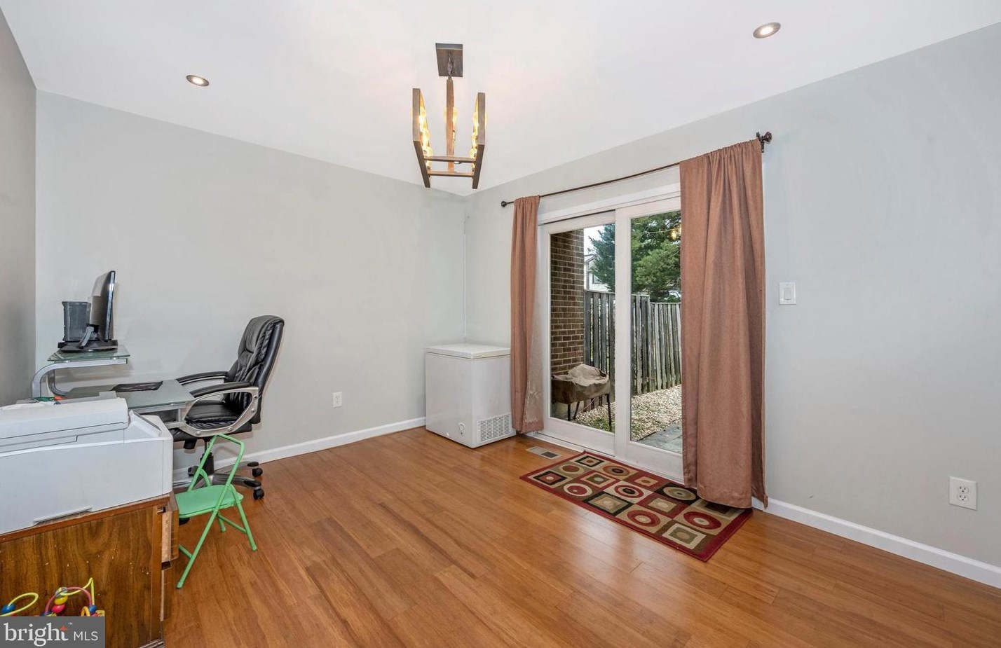 9846 Dairyton Ct, Gaithersburg MD 20886-1102 exterior