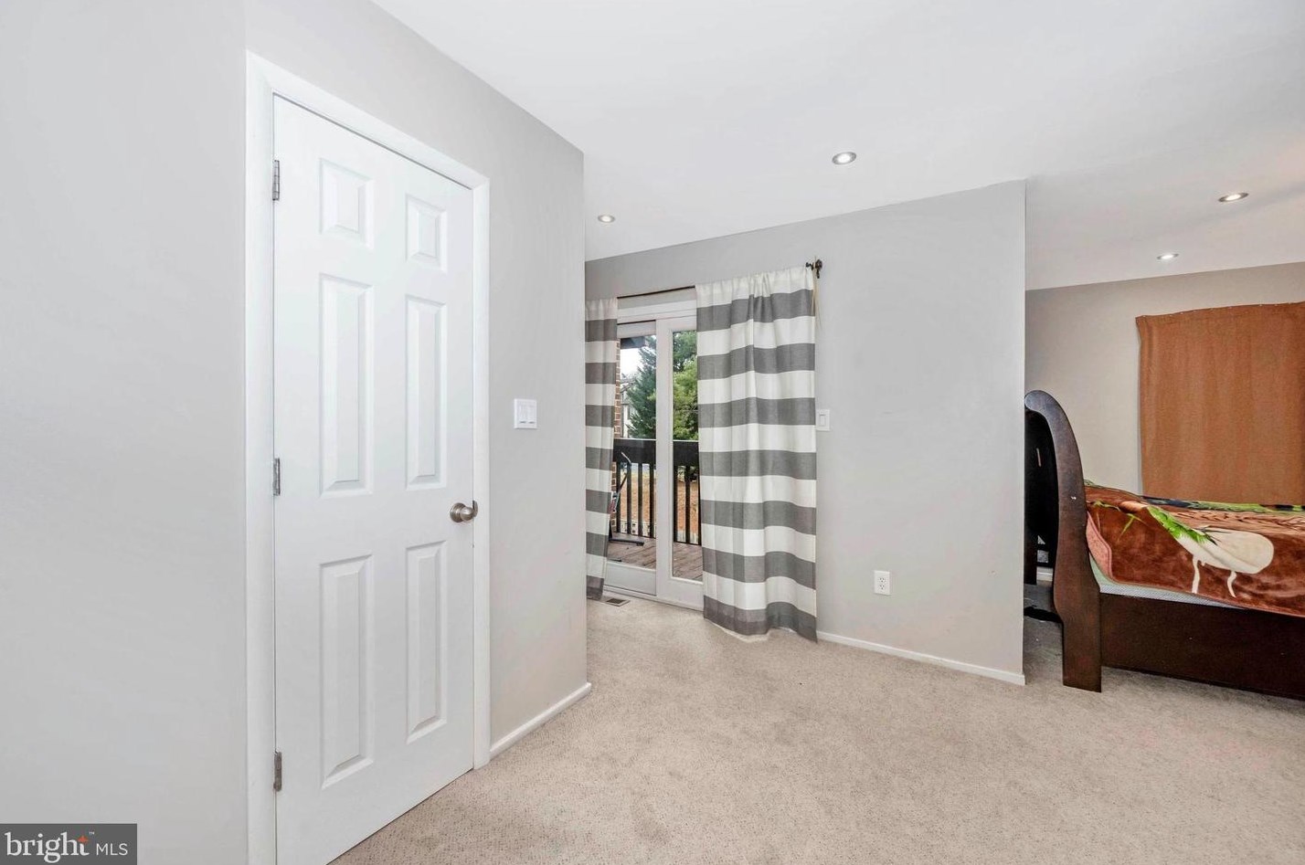 9846 Dairyton Ct, Gaithersburg MD 20886-1102 exterior