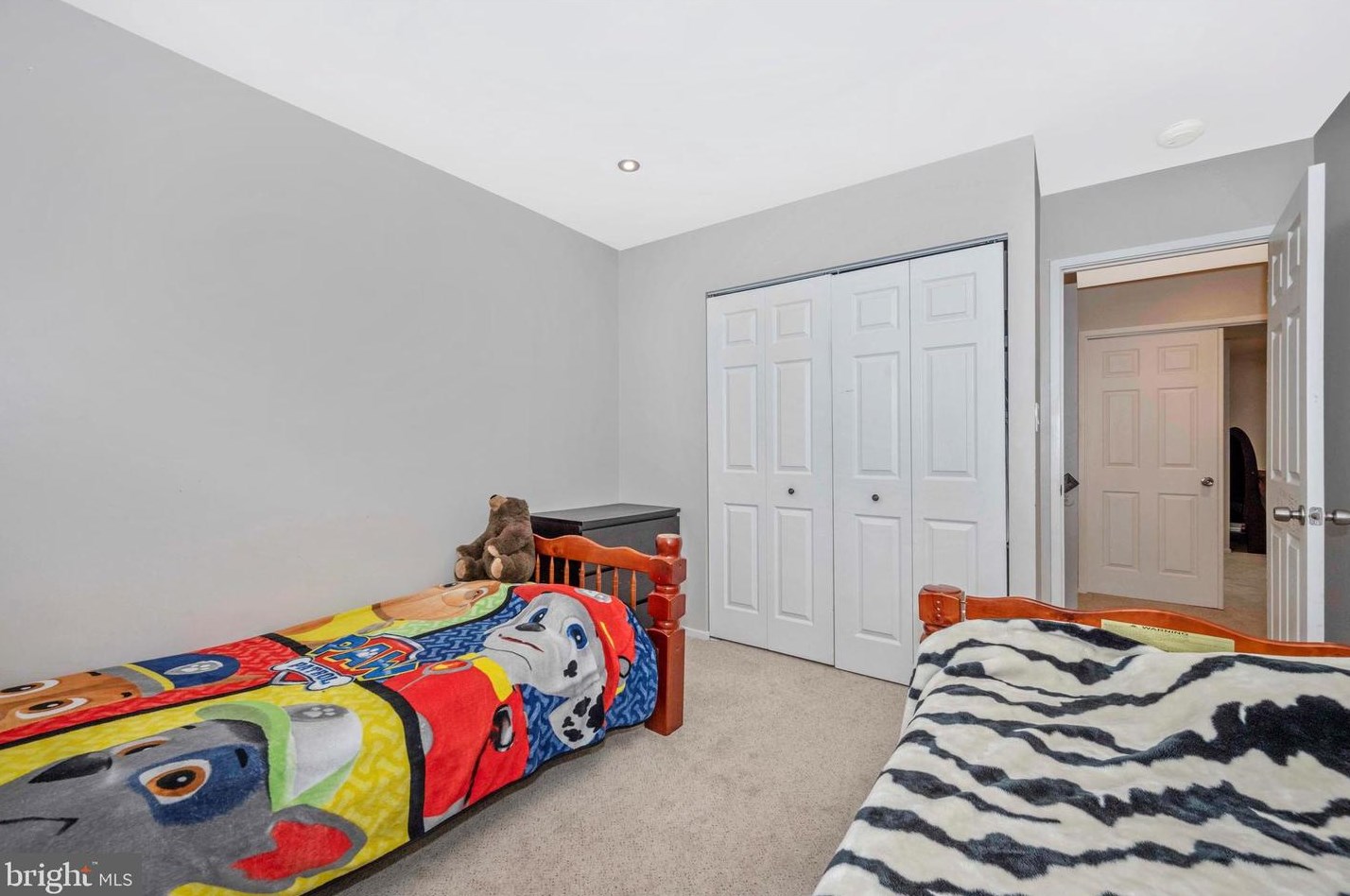 9846 Dairyton Ct, Gaithersburg MD 20886-1102 exterior