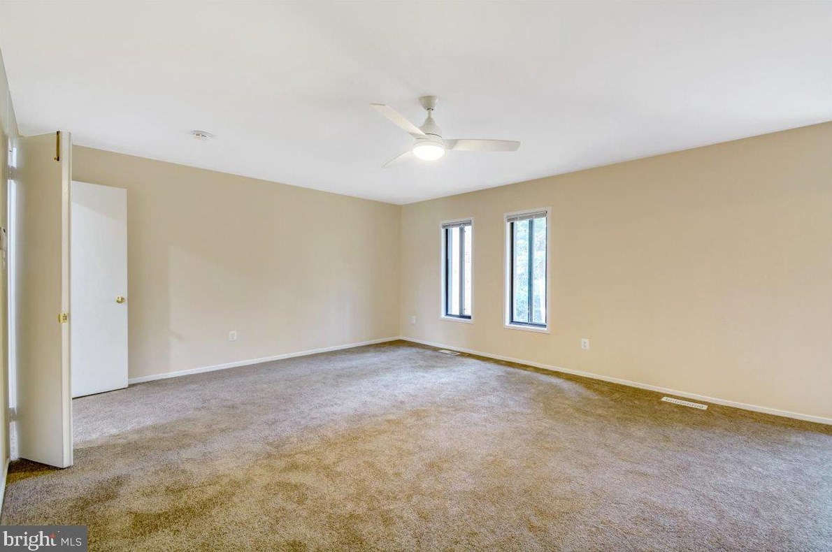 9842 Dairyton Ct, Gaithersburg MD 20886-1102 exterior