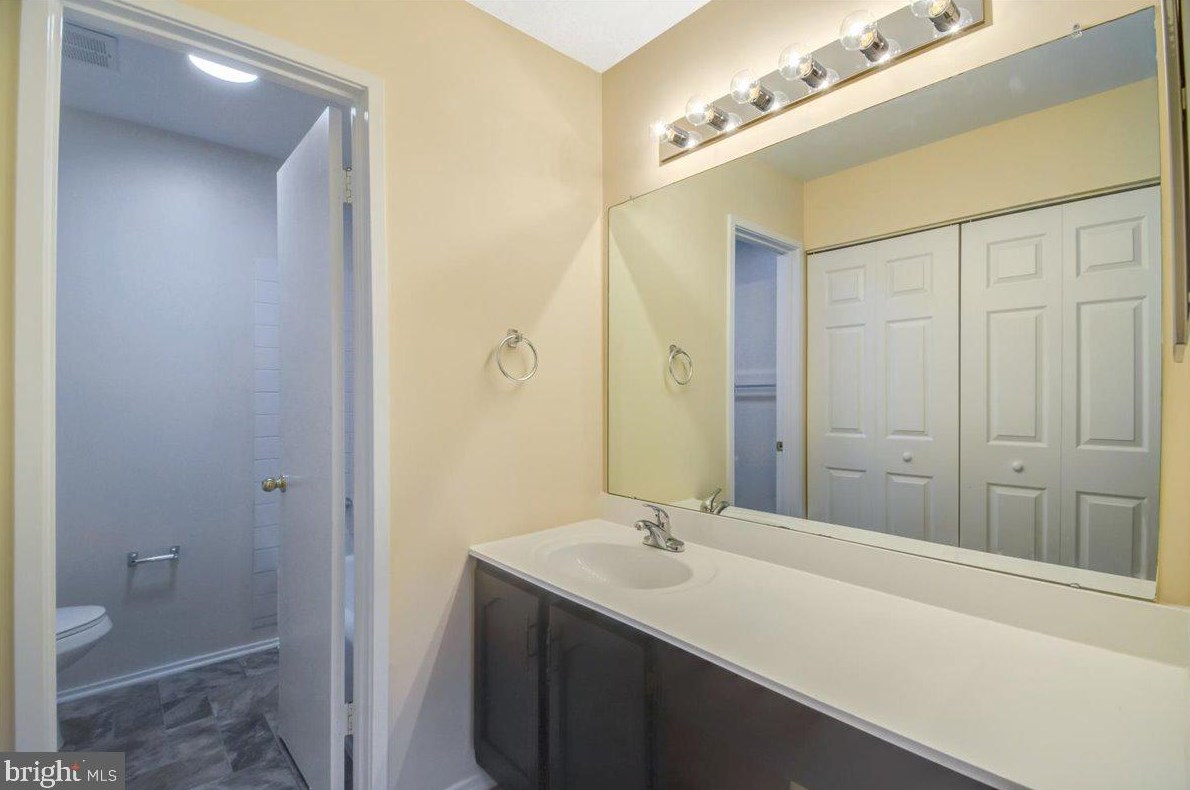 9842 Dairyton Ct, Gaithersburg MD 20886-1102 exterior