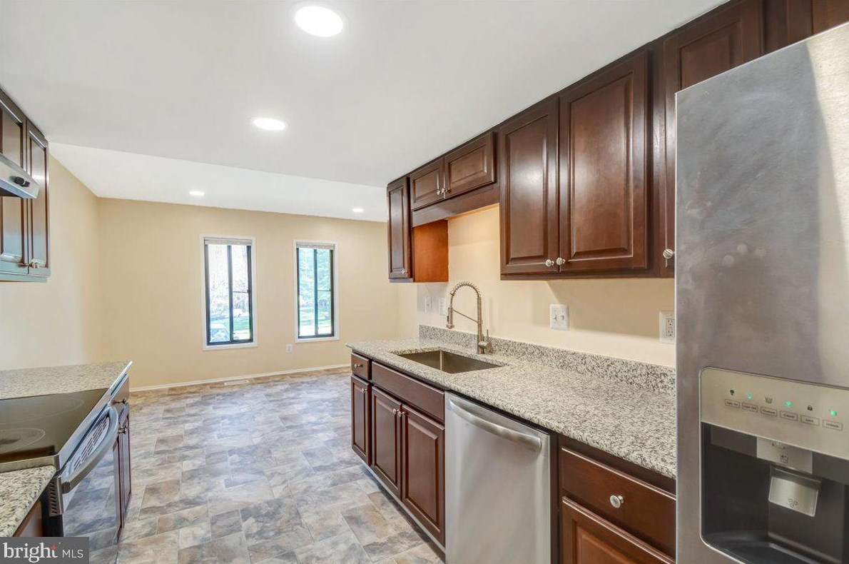 9842 Dairyton Ct, Gaithersburg MD 20886-1102 exterior