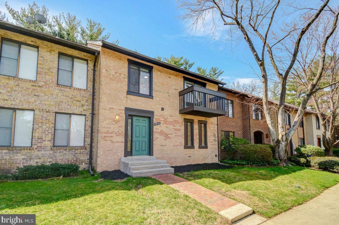 9842 Dairyton Ct, Gaithersburg MD  20886-1102 exterior