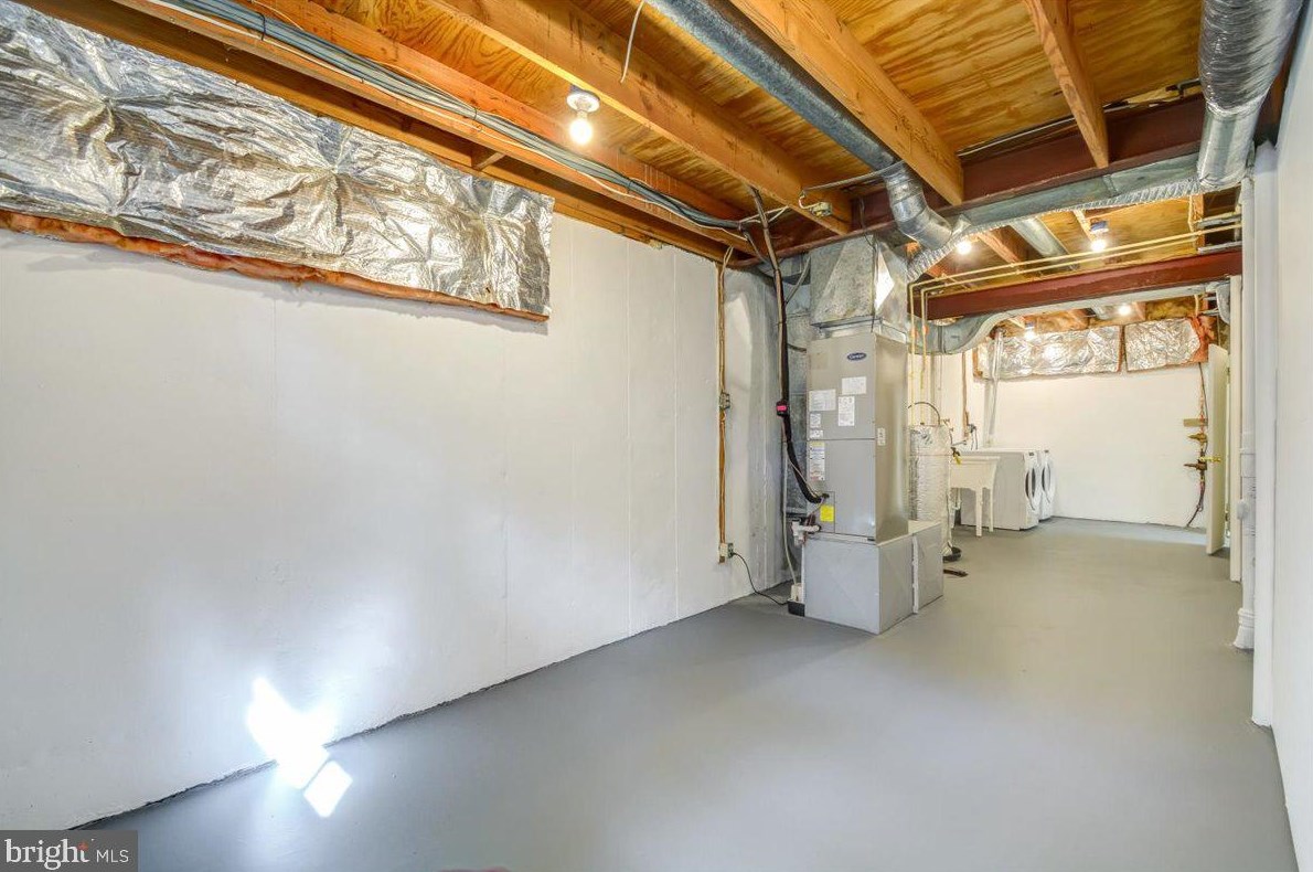 9842 Dairyton Ct, Gaithersburg MD 20886-1102 exterior