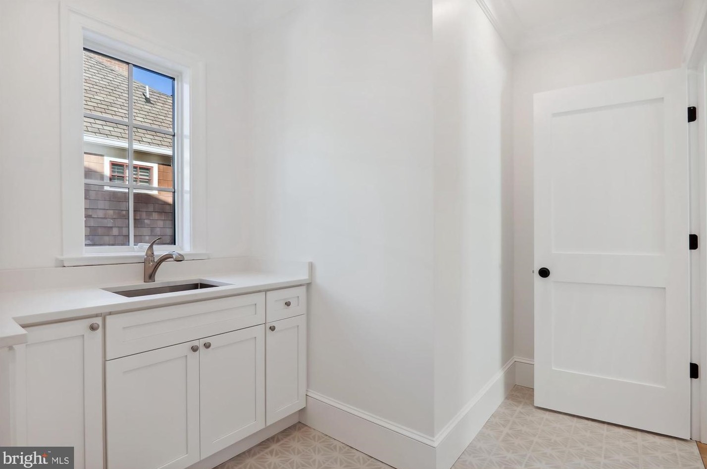 3308 Winnett Rd, Bethesda MD  20815-3202 exterior