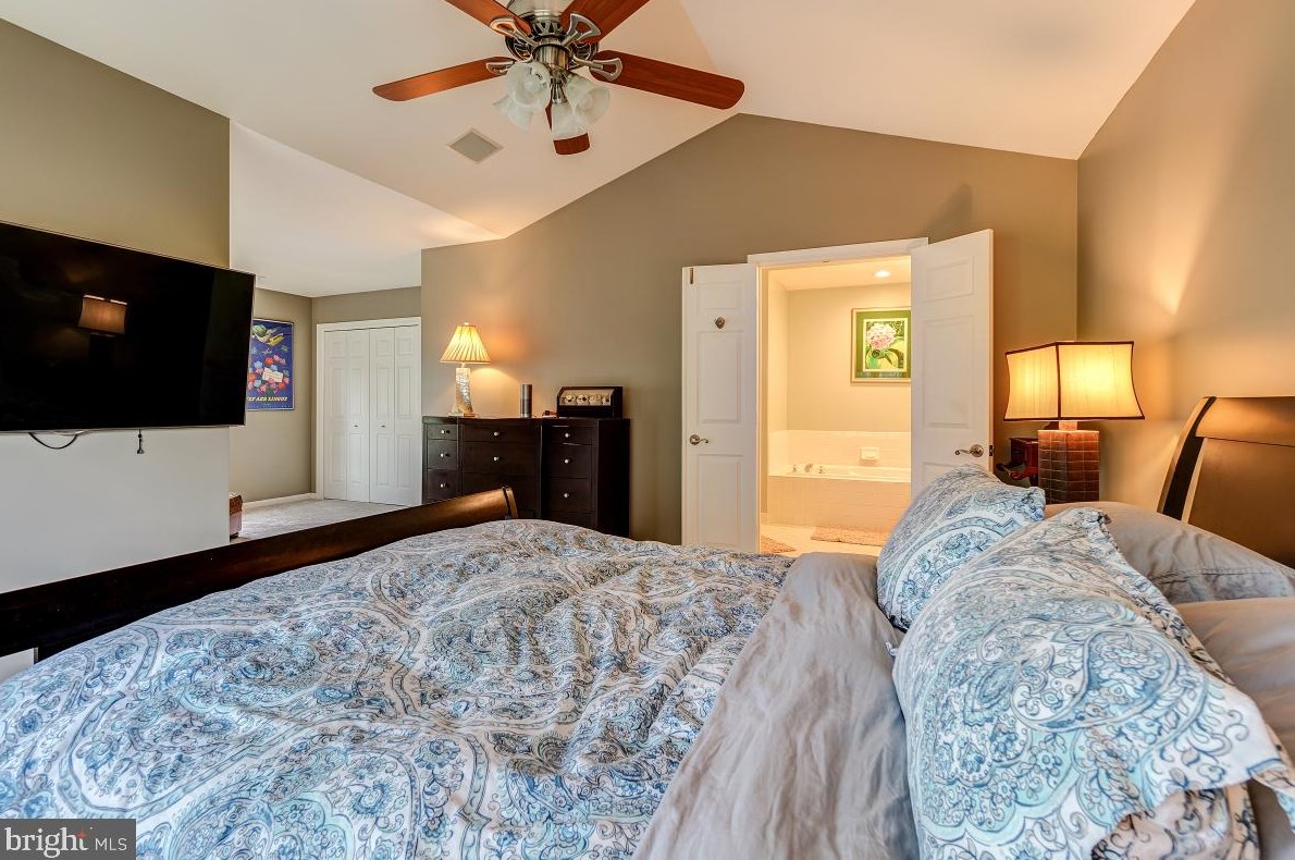 8303 Marketree Cir, Gaithersburg MD 20886-4919 exterior