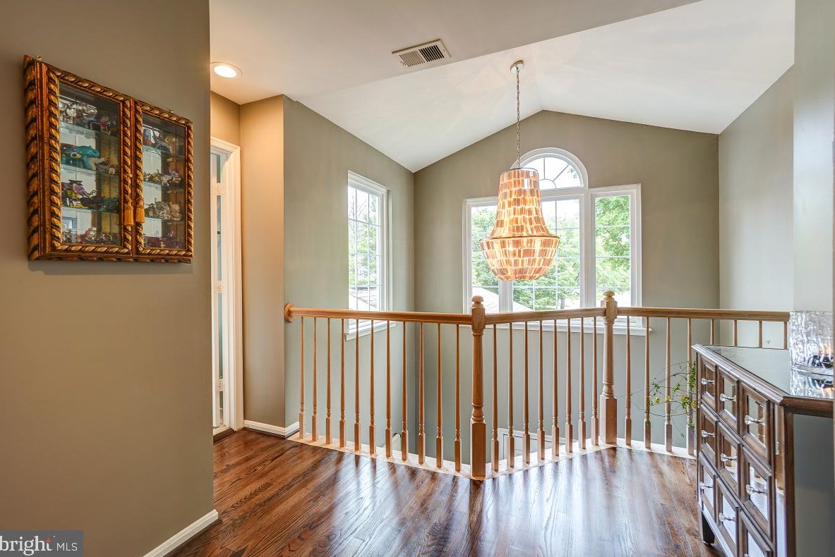 8303 Marketree Cir, Gaithersburg MD 20886-4919 exterior