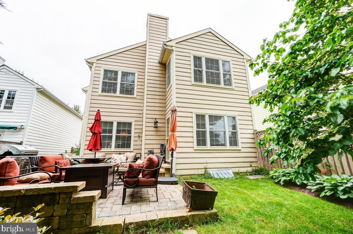 8303 Marketree Cir, Gaithersburg MD 20886-4919 exterior