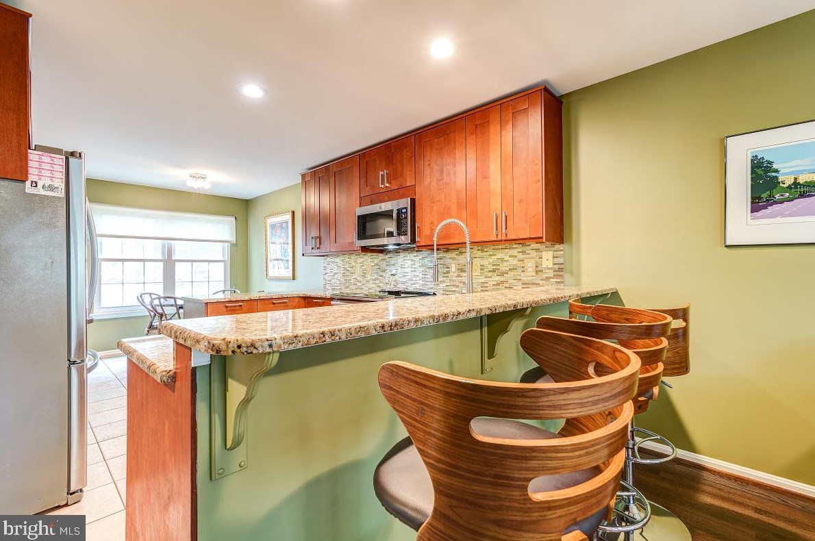 8303 Marketree Cir, Gaithersburg MD 20886-4919 exterior