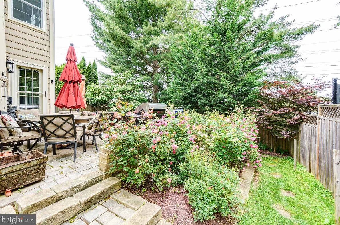 8303 Marketree Cir, Gaithersburg MD 20886-4919 exterior