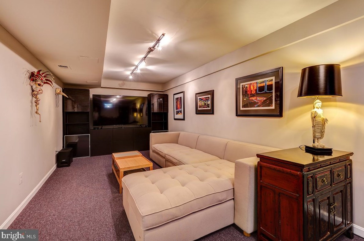 8303 Marketree Cir, Gaithersburg MD 20886-4919 exterior