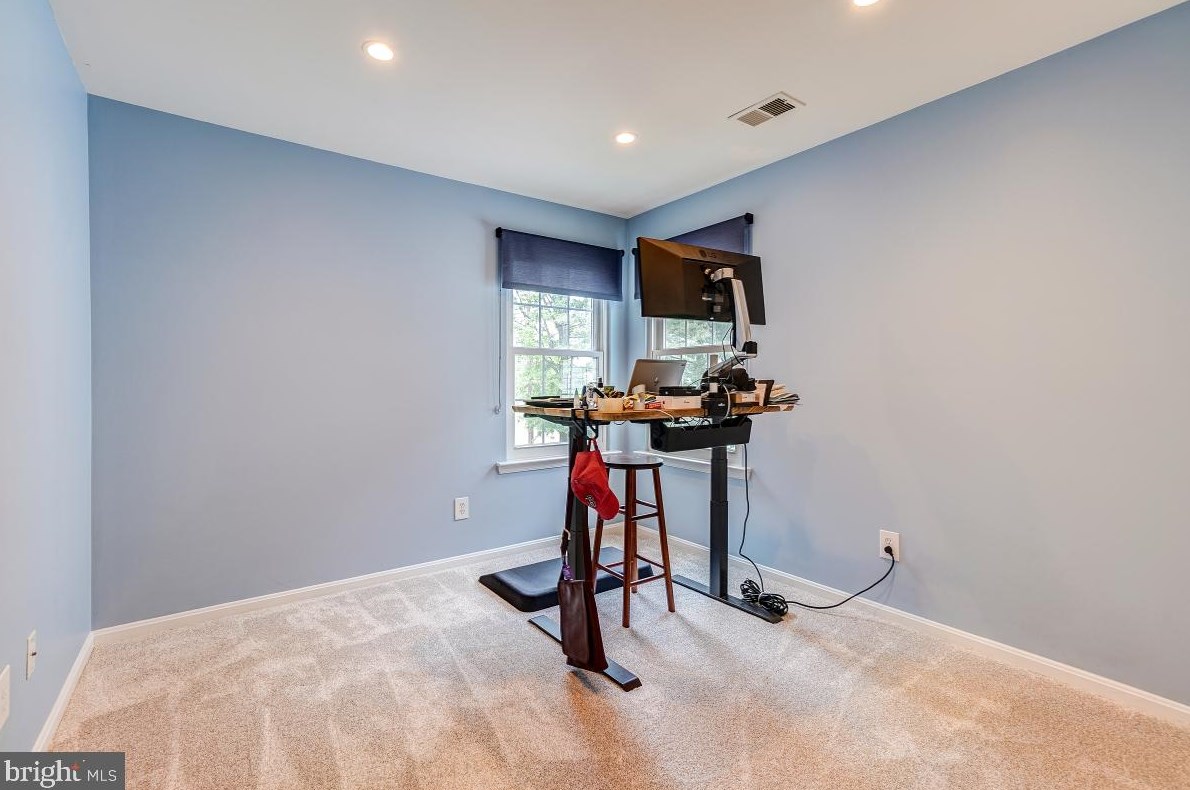 8303 Marketree Cir, Gaithersburg MD 20886-4919 exterior