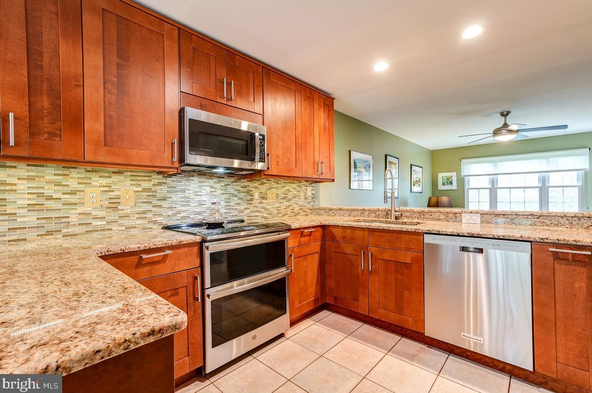 8303 Marketree Cir, Gaithersburg MD 20886-4919 exterior