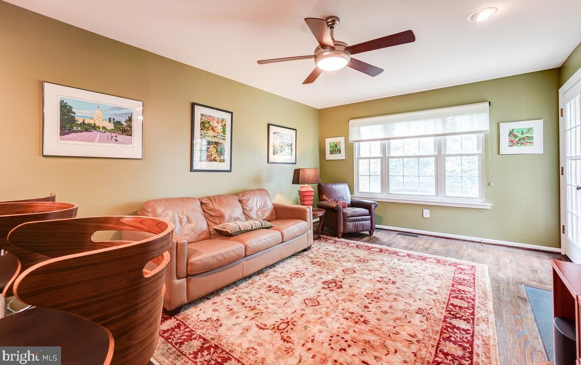 8303 Marketree Cir, Gaithersburg MD 20886-4919 exterior