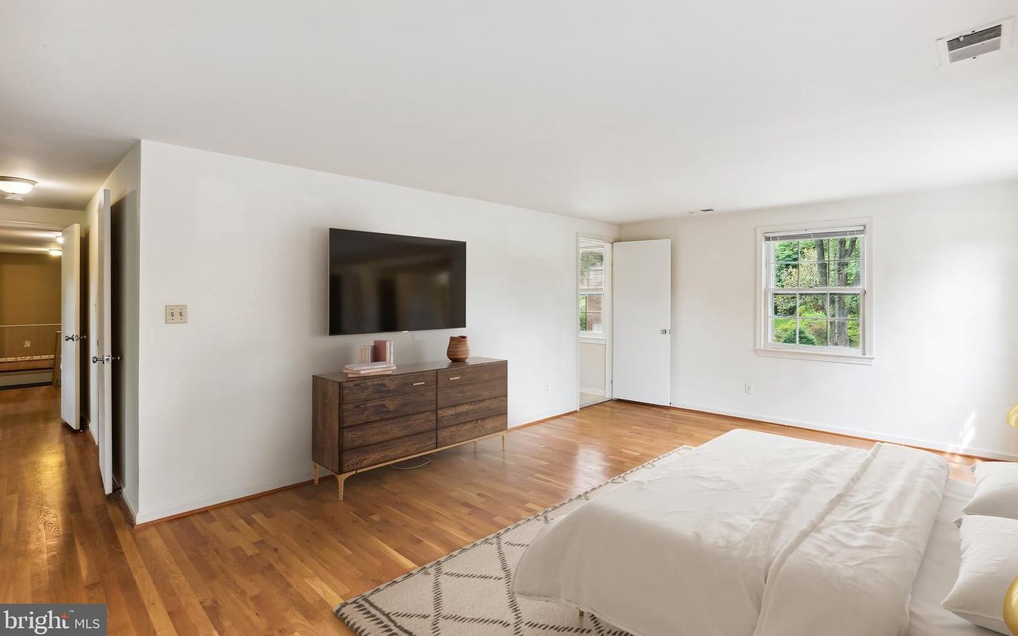 9764 Whetstone Dr, Gaithersburg MD 20886-3120 exterior