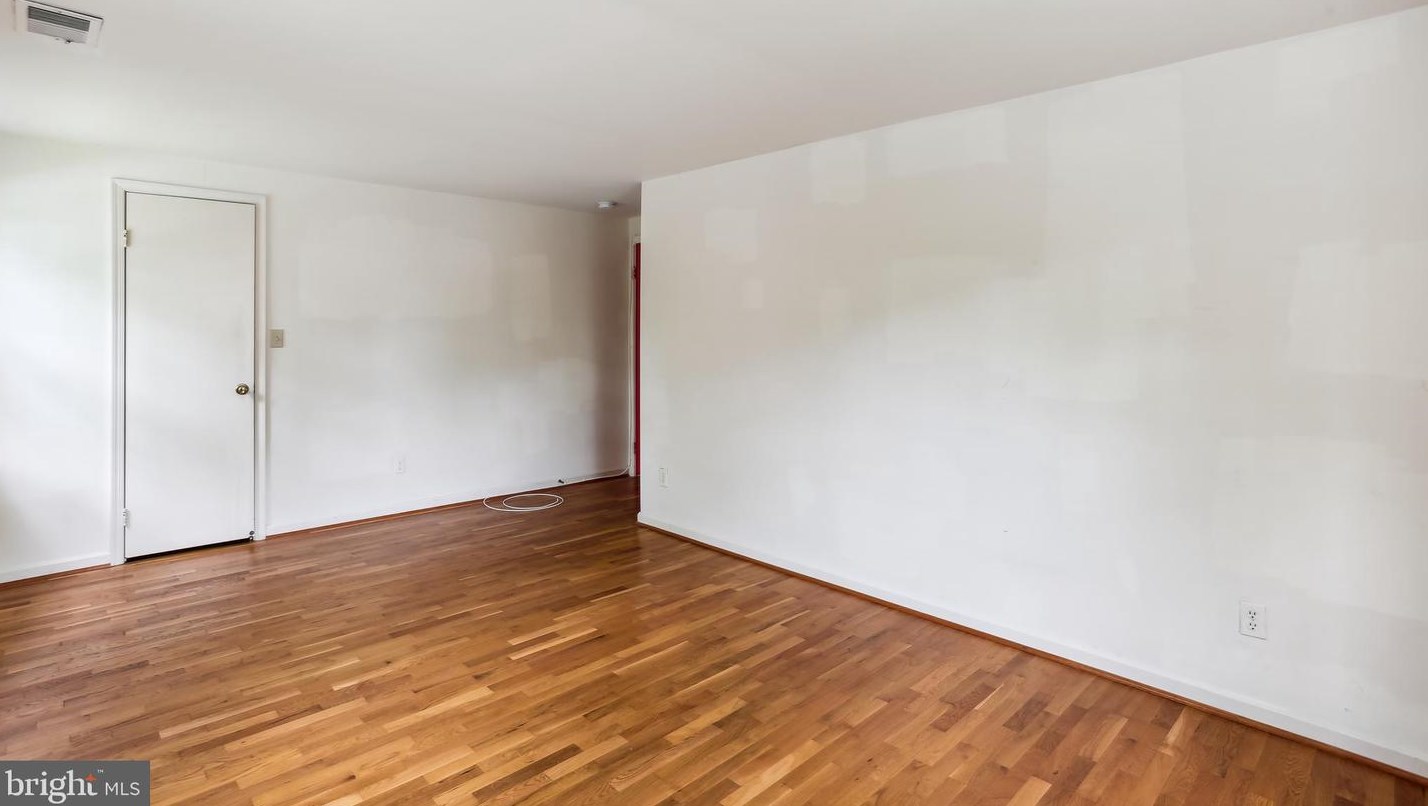 9764 Whetstone Dr, Gaithersburg MD 20886-3120 exterior