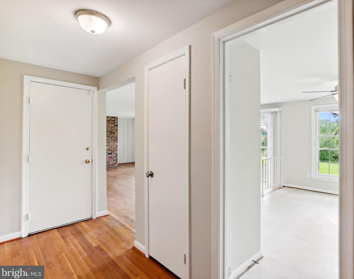 9764 Whetstone Dr, Gaithersburg MD 20886-3120 exterior