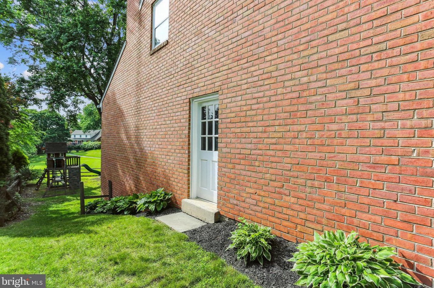 9764 Whetstone Dr, Gaithersburg MD 20886-3120 exterior