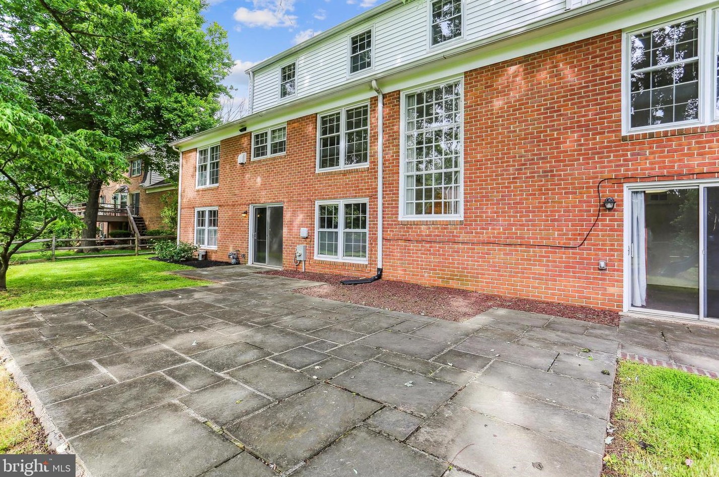 9764 Whetstone Dr, Gaithersburg MD 20886-3120 exterior