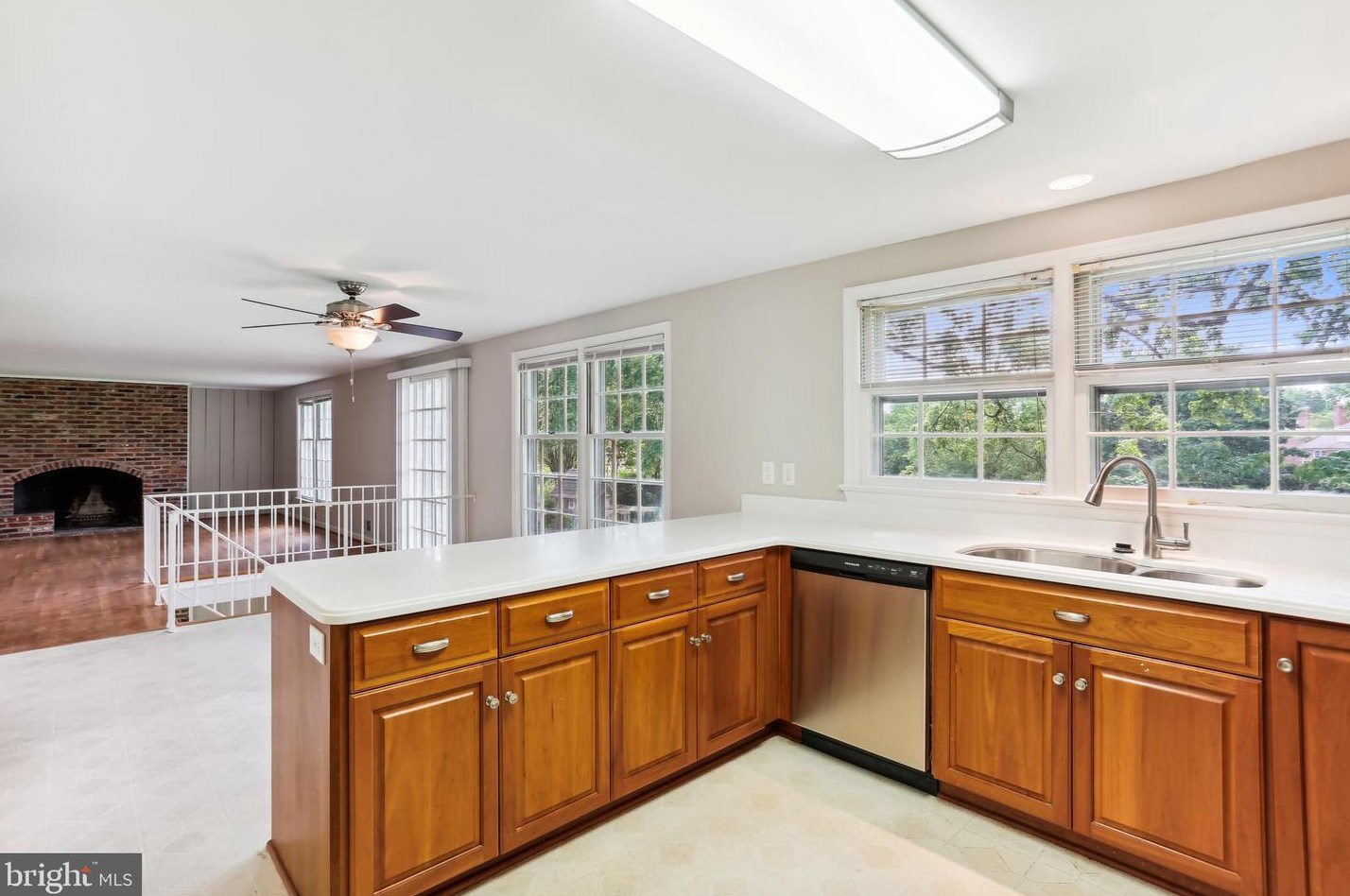 9764 Whetstone Dr, Gaithersburg MD 20886-3120 exterior