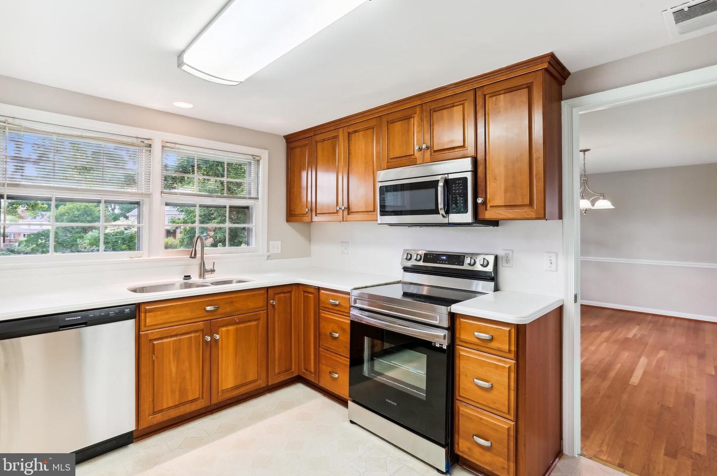 9764 Whetstone Dr, Gaithersburg MD 20886-3120 exterior