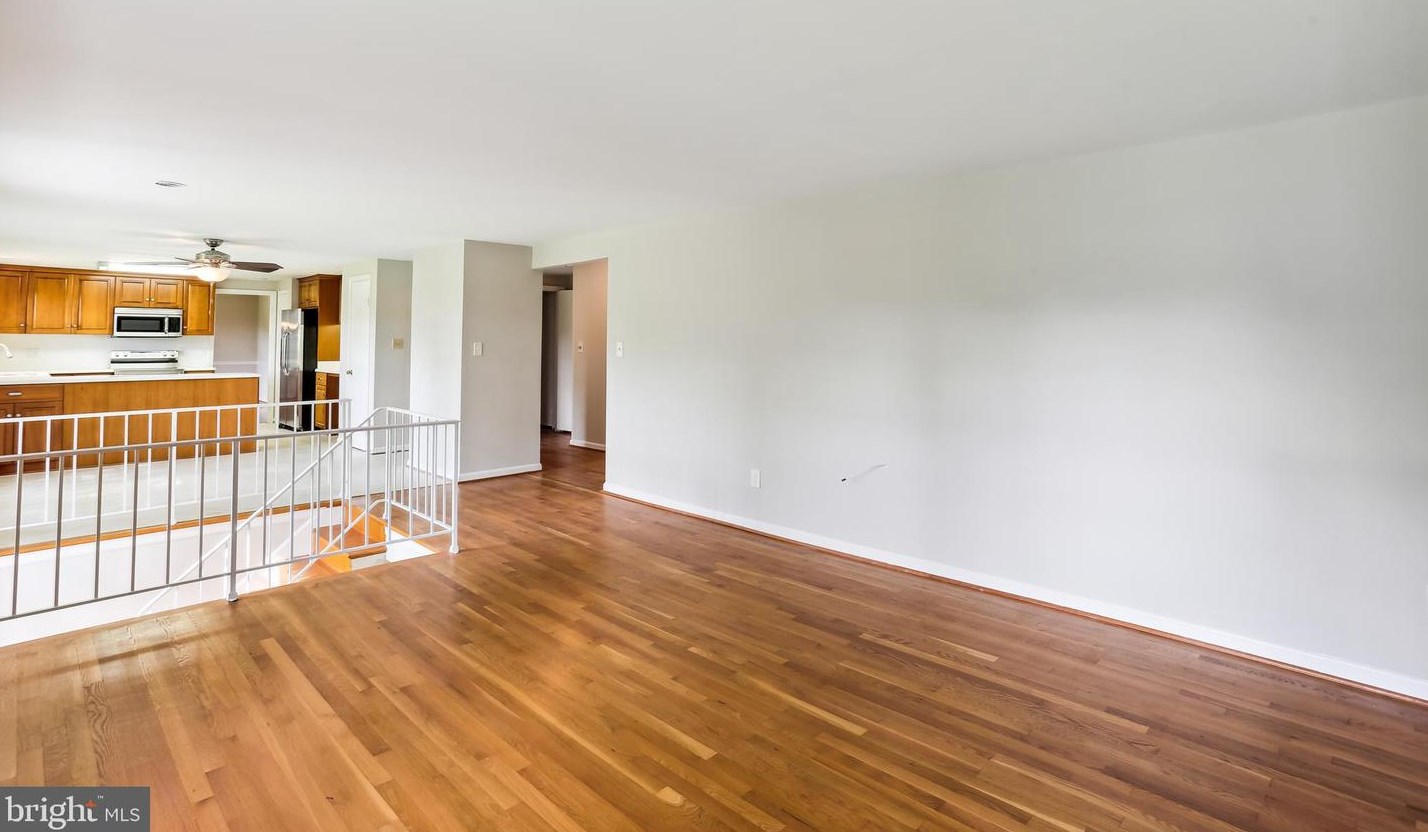 9764 Whetstone Dr, Gaithersburg MD 20886-3120 exterior