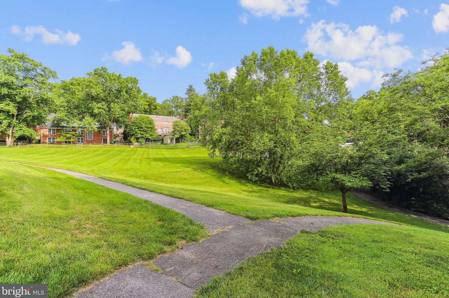 9764 Whetstone Dr, Gaithersburg MD 20886-3120 exterior