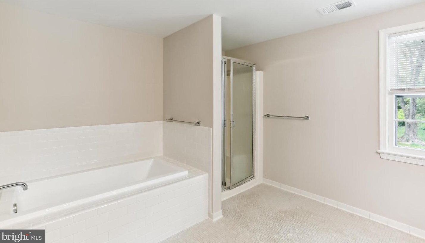 9764 Whetstone Dr, Gaithersburg MD 20886-3120 exterior