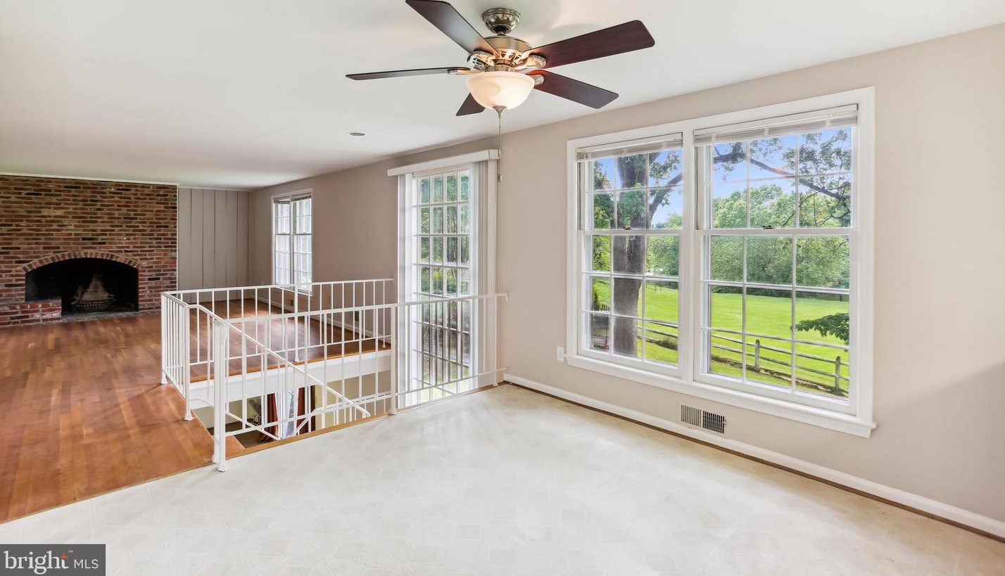 9764 Whetstone Dr, Gaithersburg MD 20886-3120 exterior