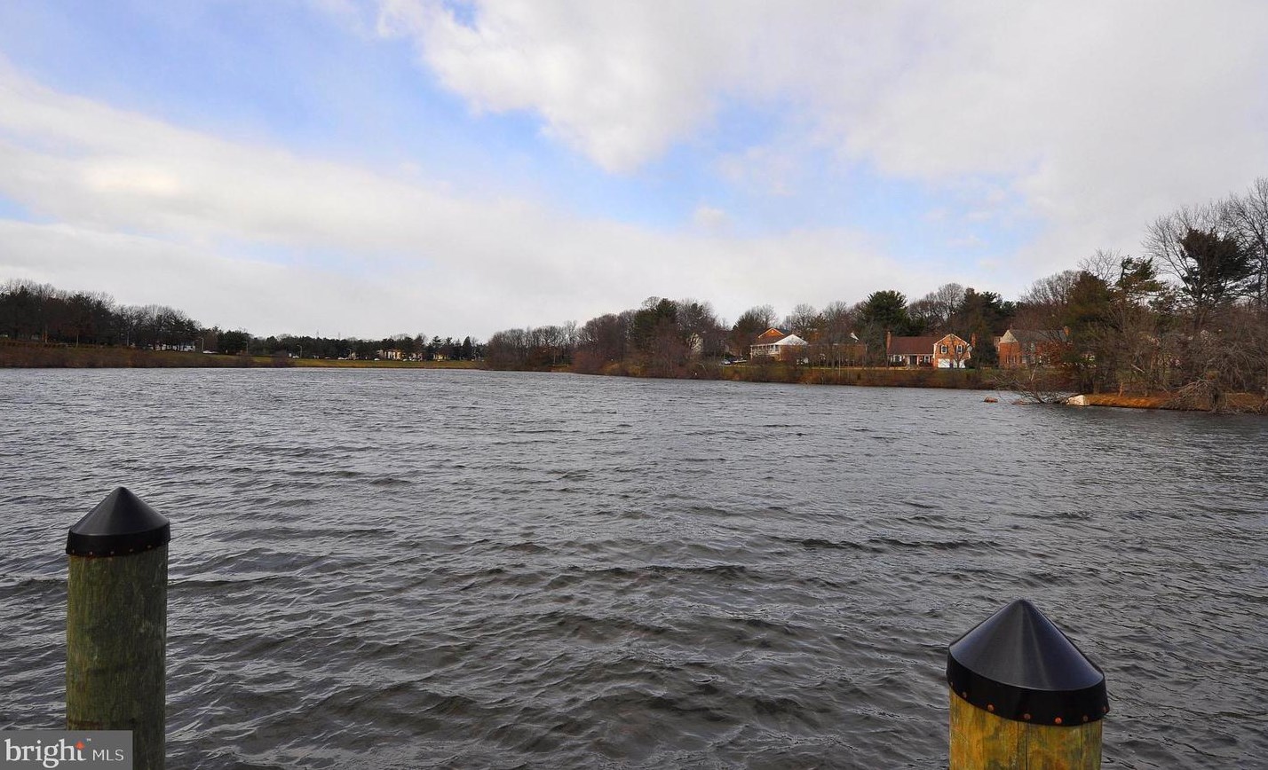 9764 Whetstone Dr, Gaithersburg MD 20886-3120 exterior