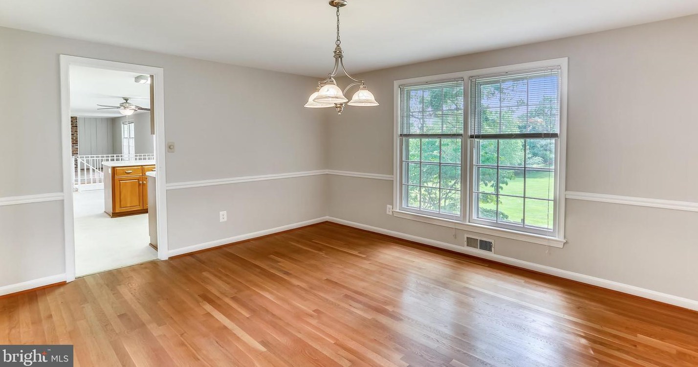 9764 Whetstone Dr, Gaithersburg MD 20886-3120 exterior