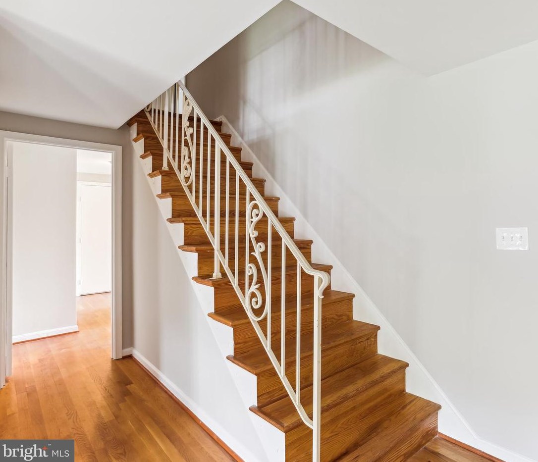 9764 Whetstone Dr, Gaithersburg MD 20886-3120 exterior