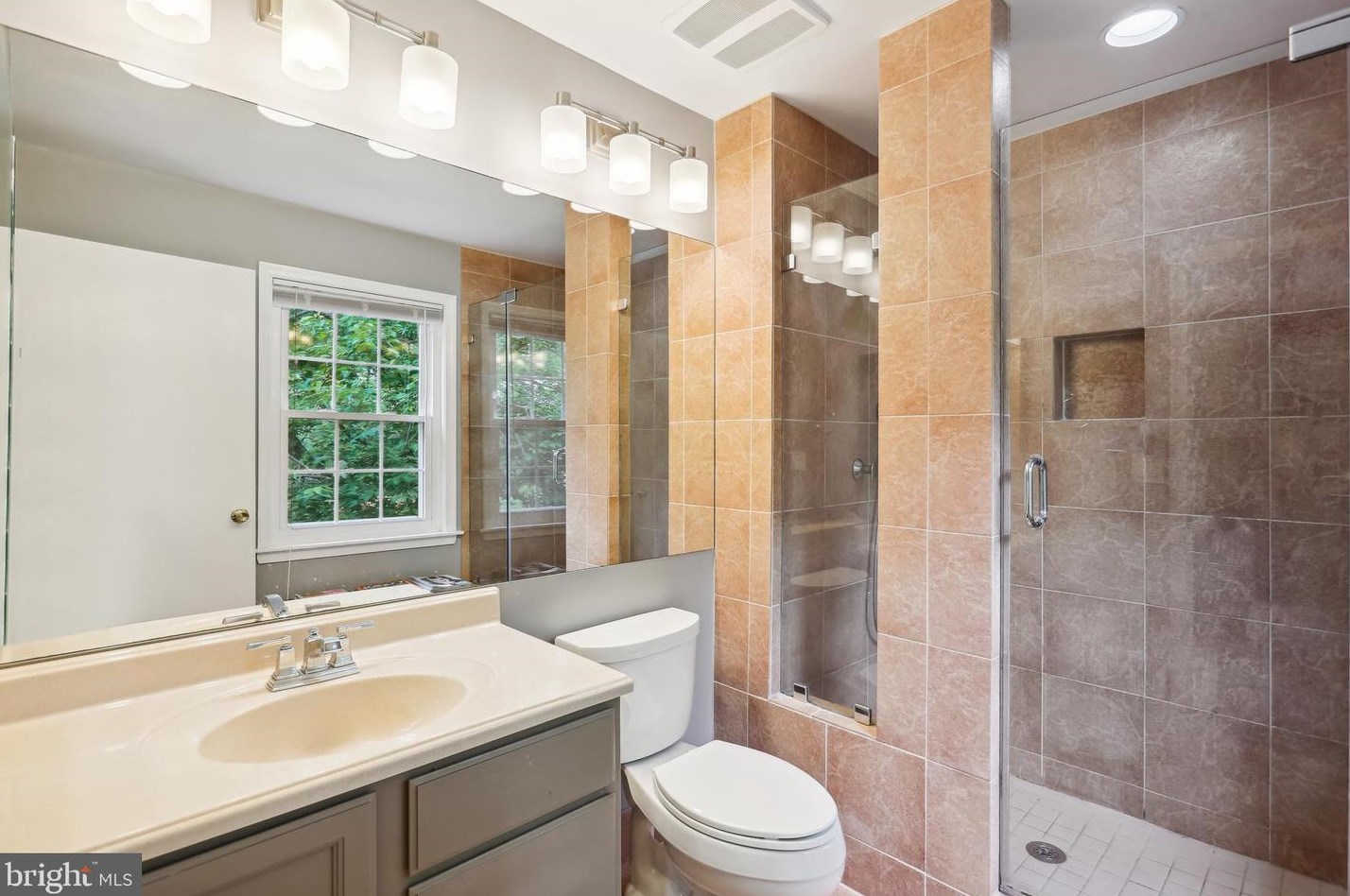 11104 Freas Dr, Gaithersburg MD 20878-2510 exterior