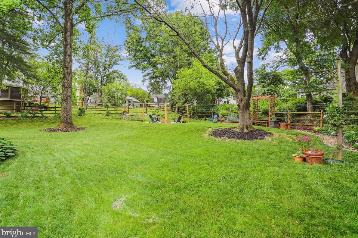 11104 Freas Dr, Gaithersburg MD 20878-2510 exterior