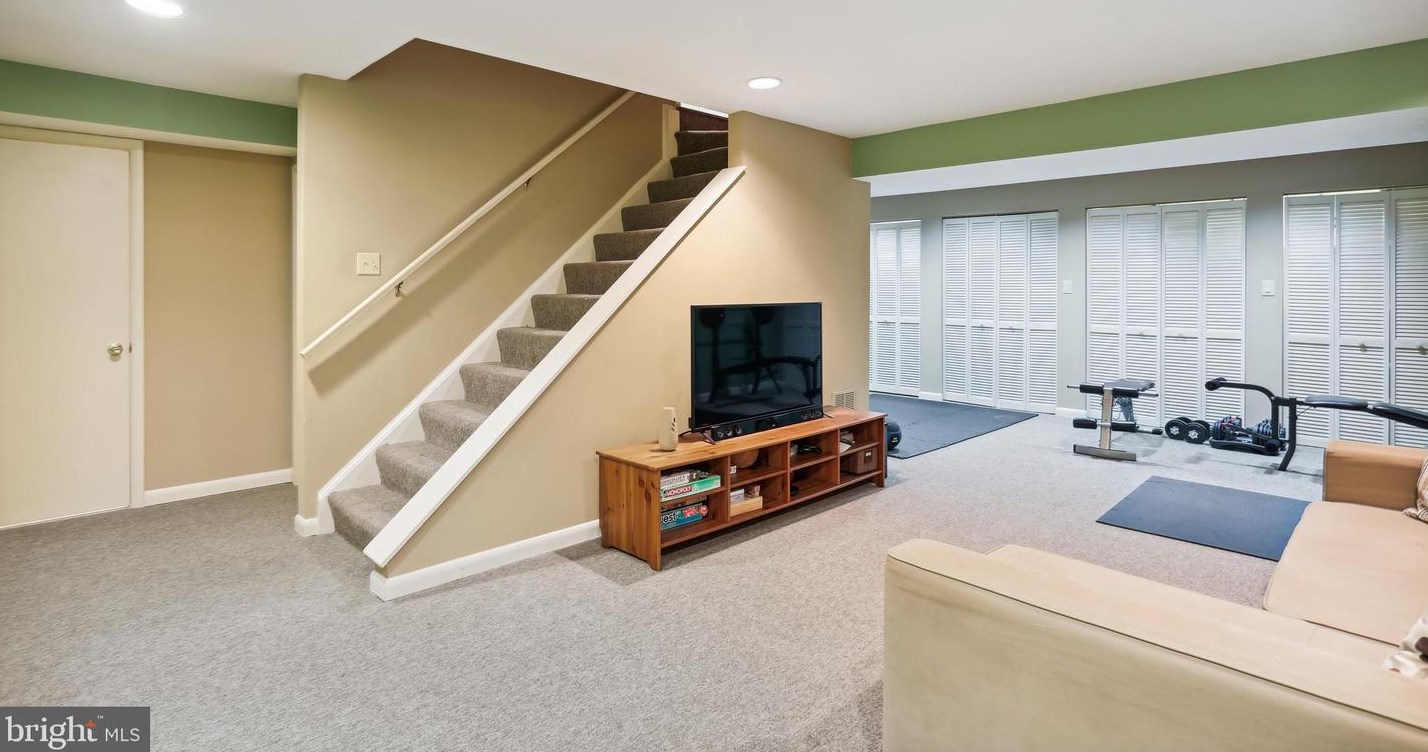 11104 Freas Dr, Gaithersburg MD 20878-2510 exterior