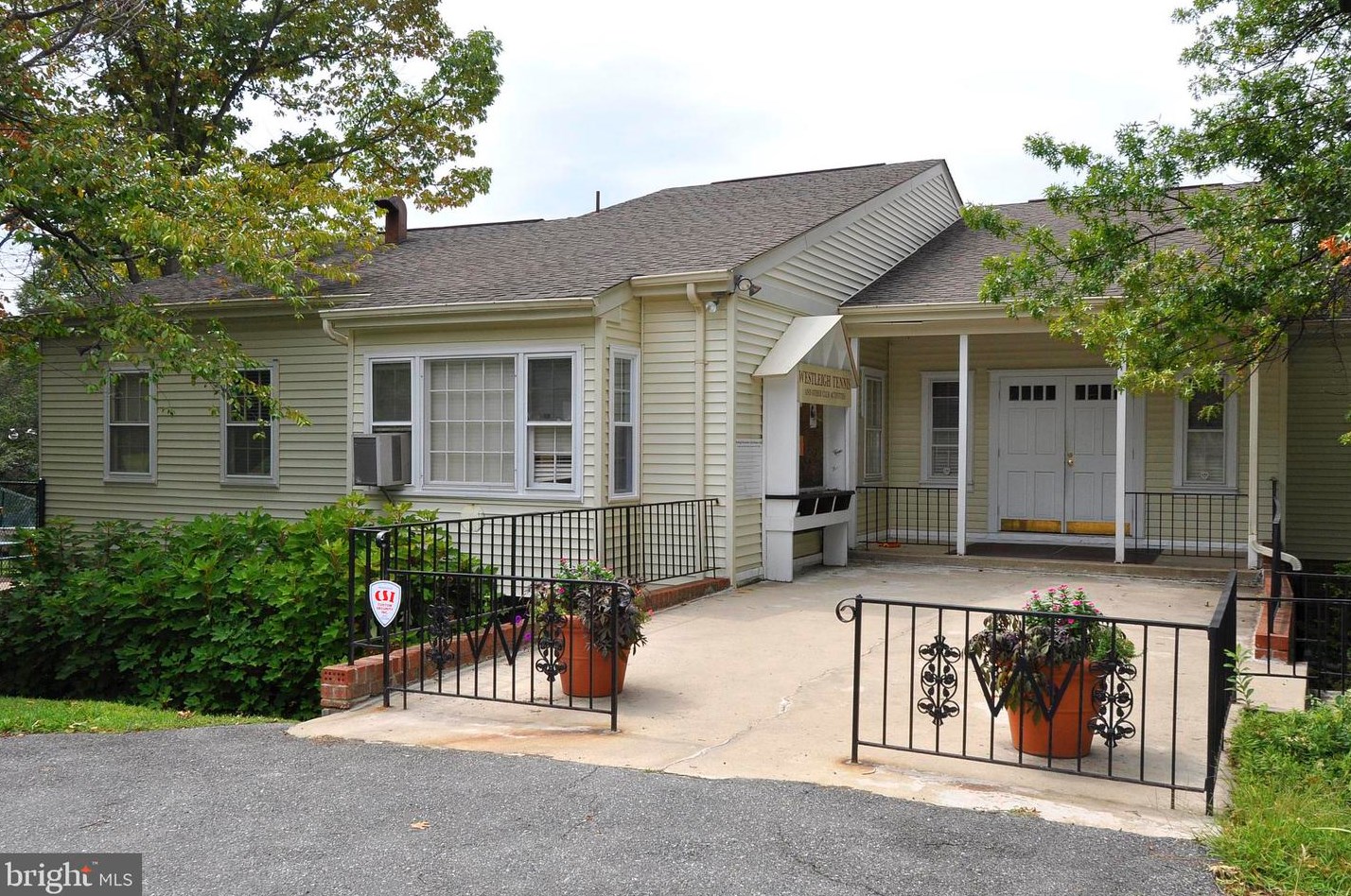 11104 Freas Dr, Gaithersburg MD 20878-2510 exterior