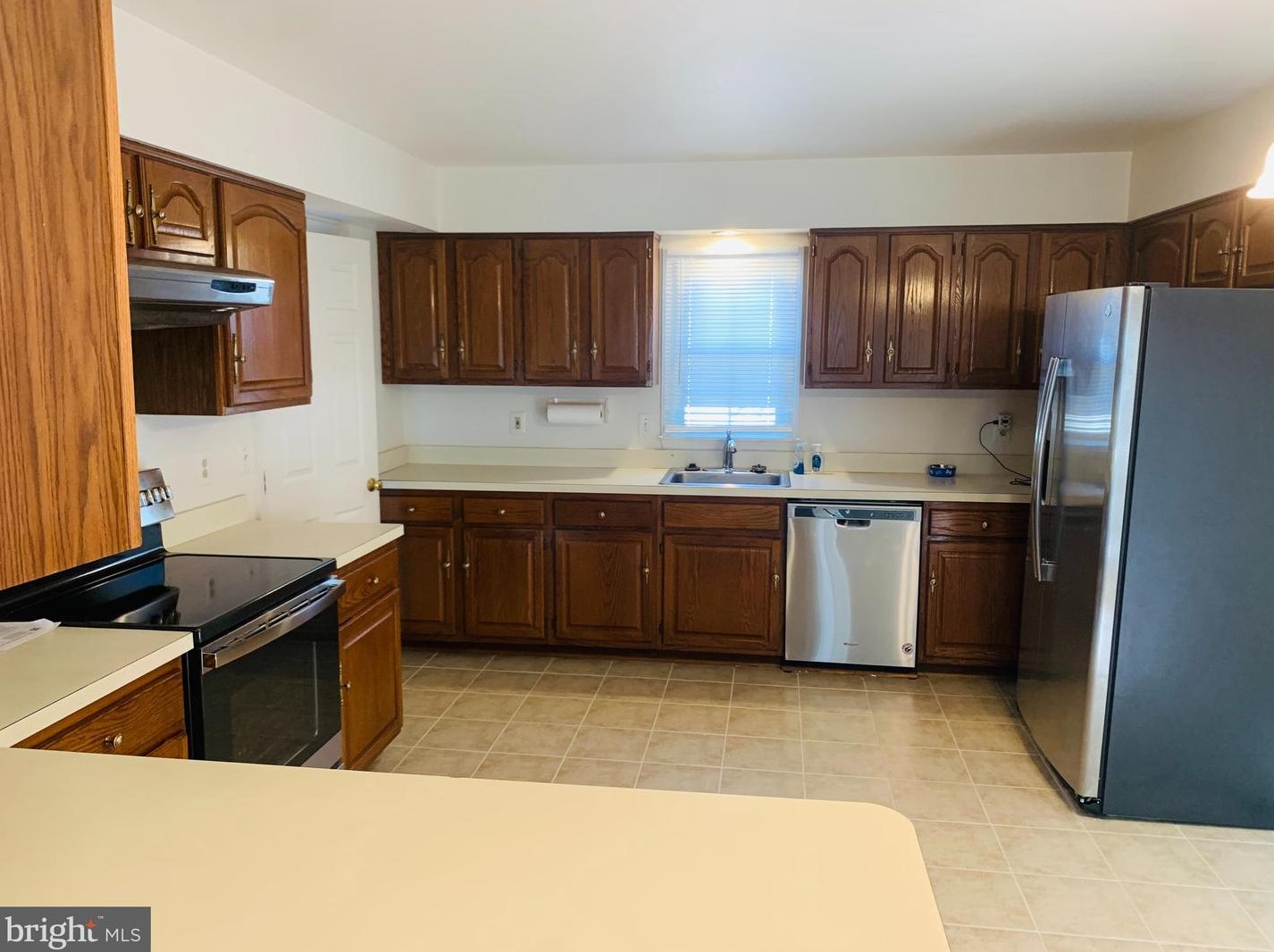8329 Cottage Hill Ct, Gaithersburg MD  20877-3756 exterior