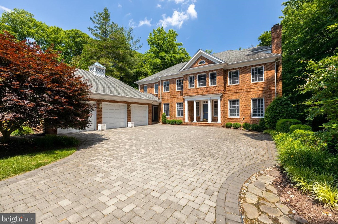 6911 Radnor Rd, Bethesda MD  20817-6328 exterior