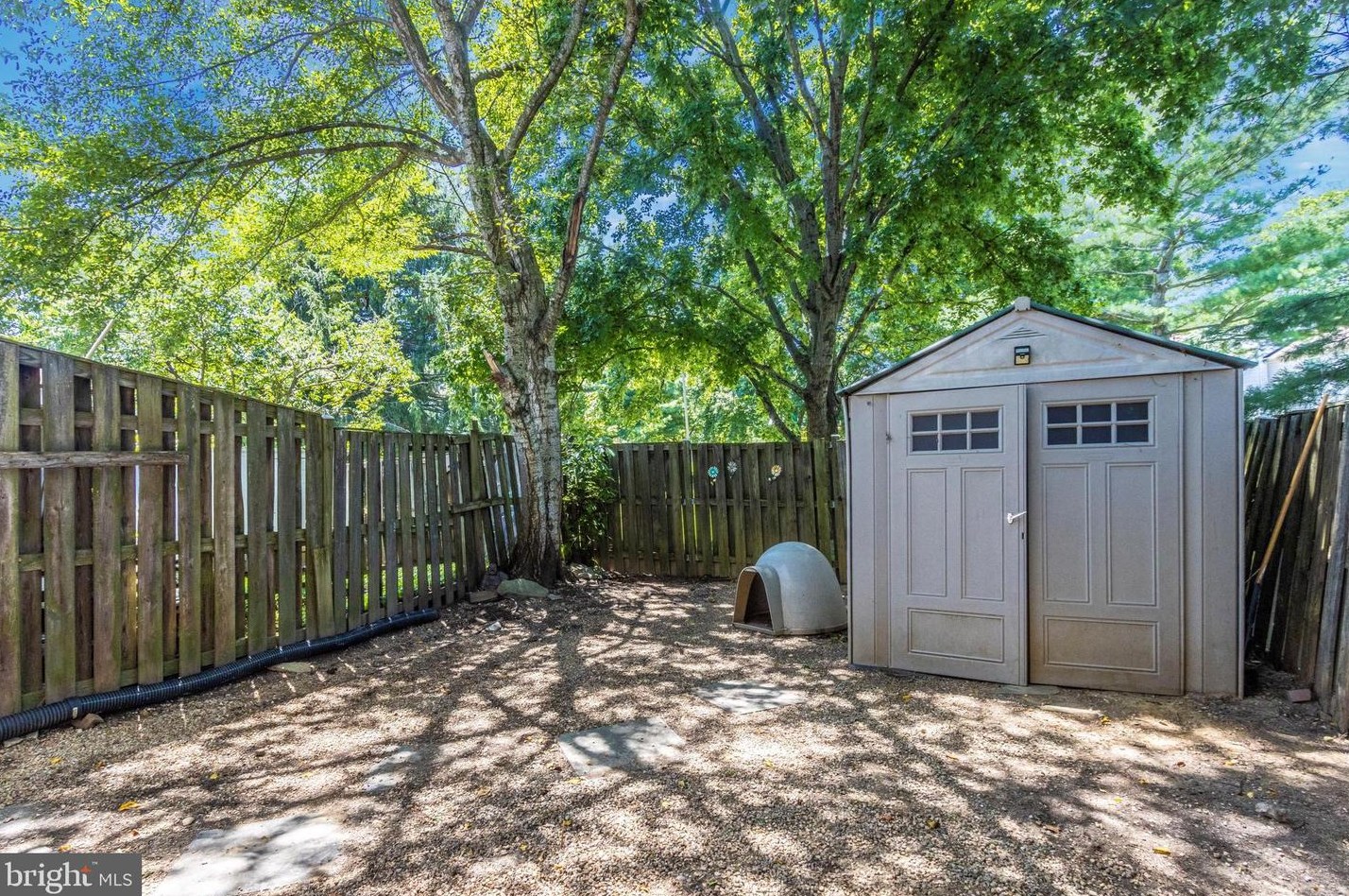 9245 Broadwater Dr, Gaithersburg MD  20879-2170 exterior