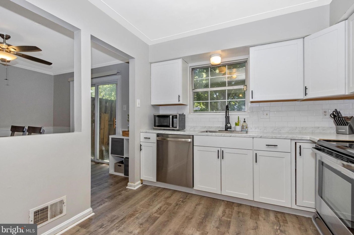 9245 Broadwater Dr, Gaithersburg MD  20879-2170 exterior