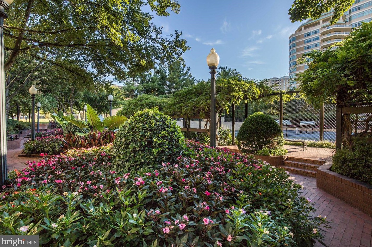 5610 Wisconsin Ave, Bethesda MD 20815-4415 exterior