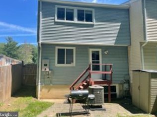 10235 Millstream Dr, Gaithersburg MD  20886-1053 exterior