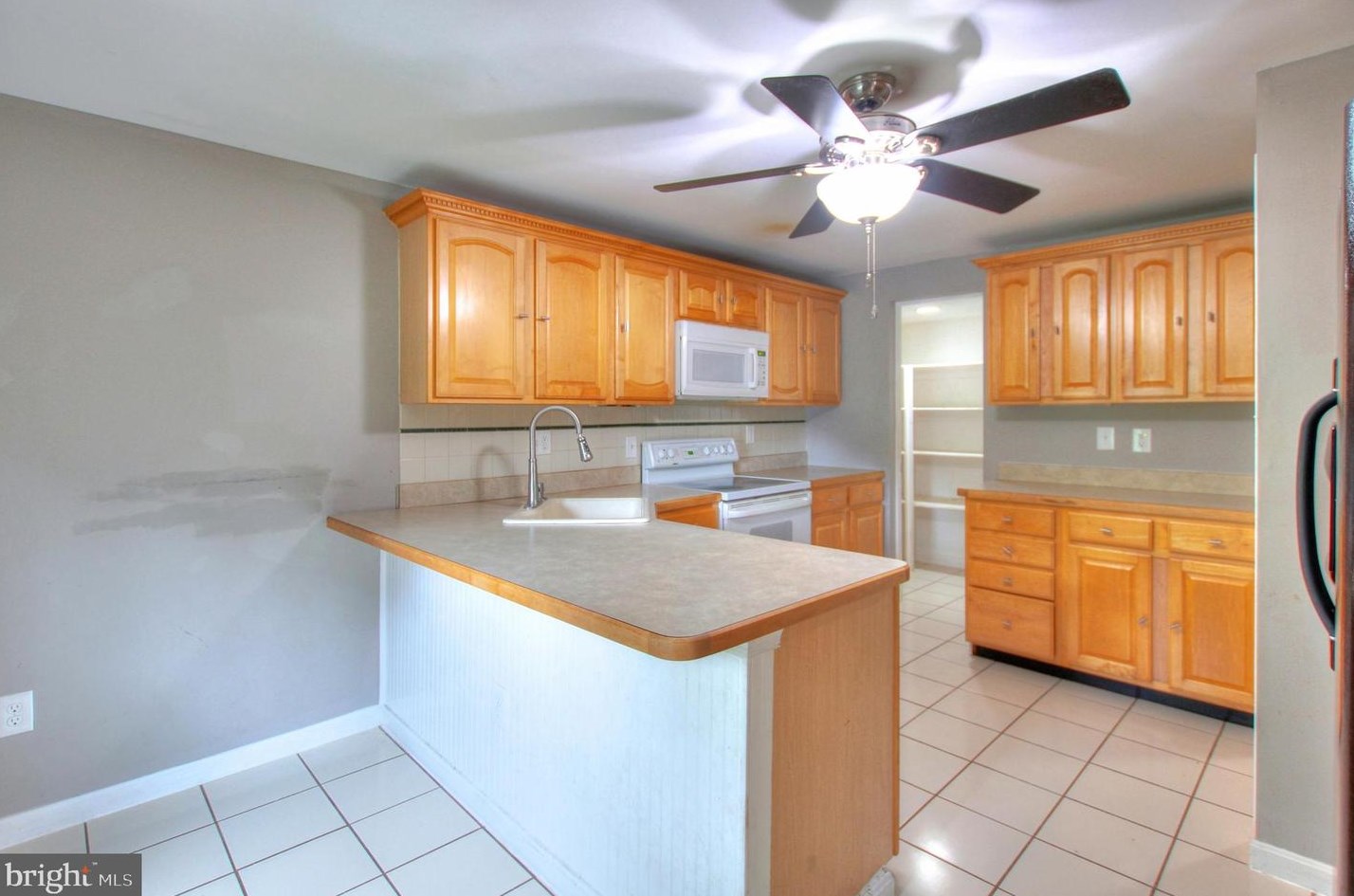 19043 Canadian Ct, Gaithersburg MD 20886-3939 exterior