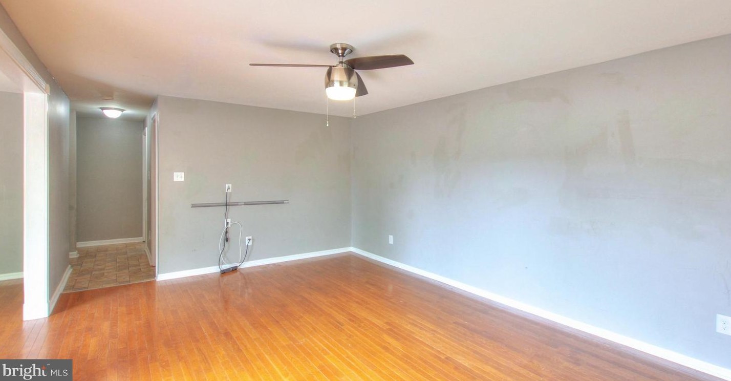 19043 Canadian Ct, Gaithersburg MD 20886-3939 exterior