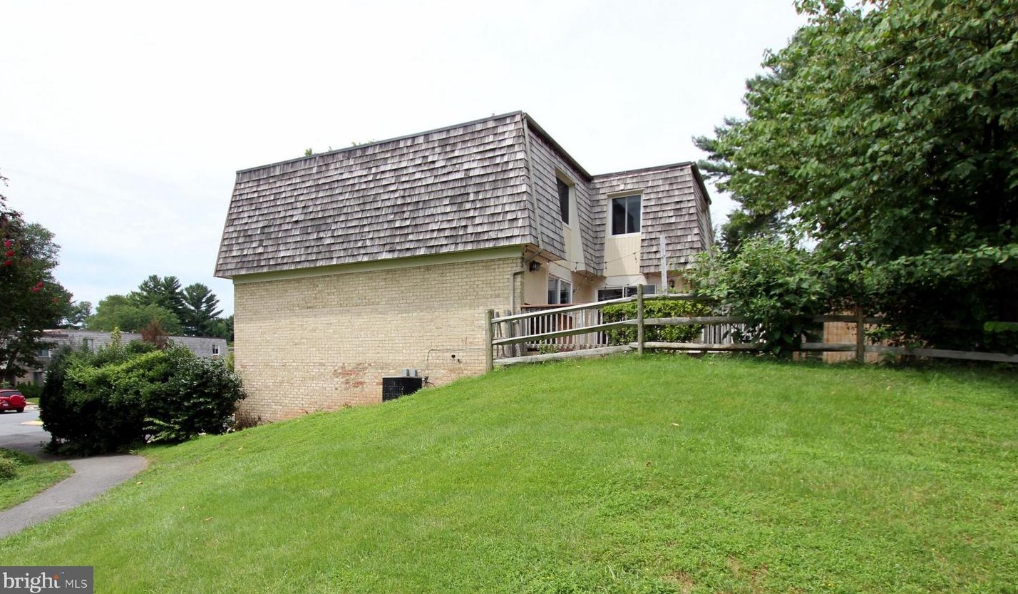 19043 Canadian Ct, Gaithersburg MD 20886-3939 exterior