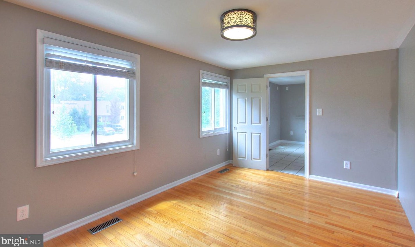 19043 Canadian Ct, Gaithersburg MD 20886-3939 exterior