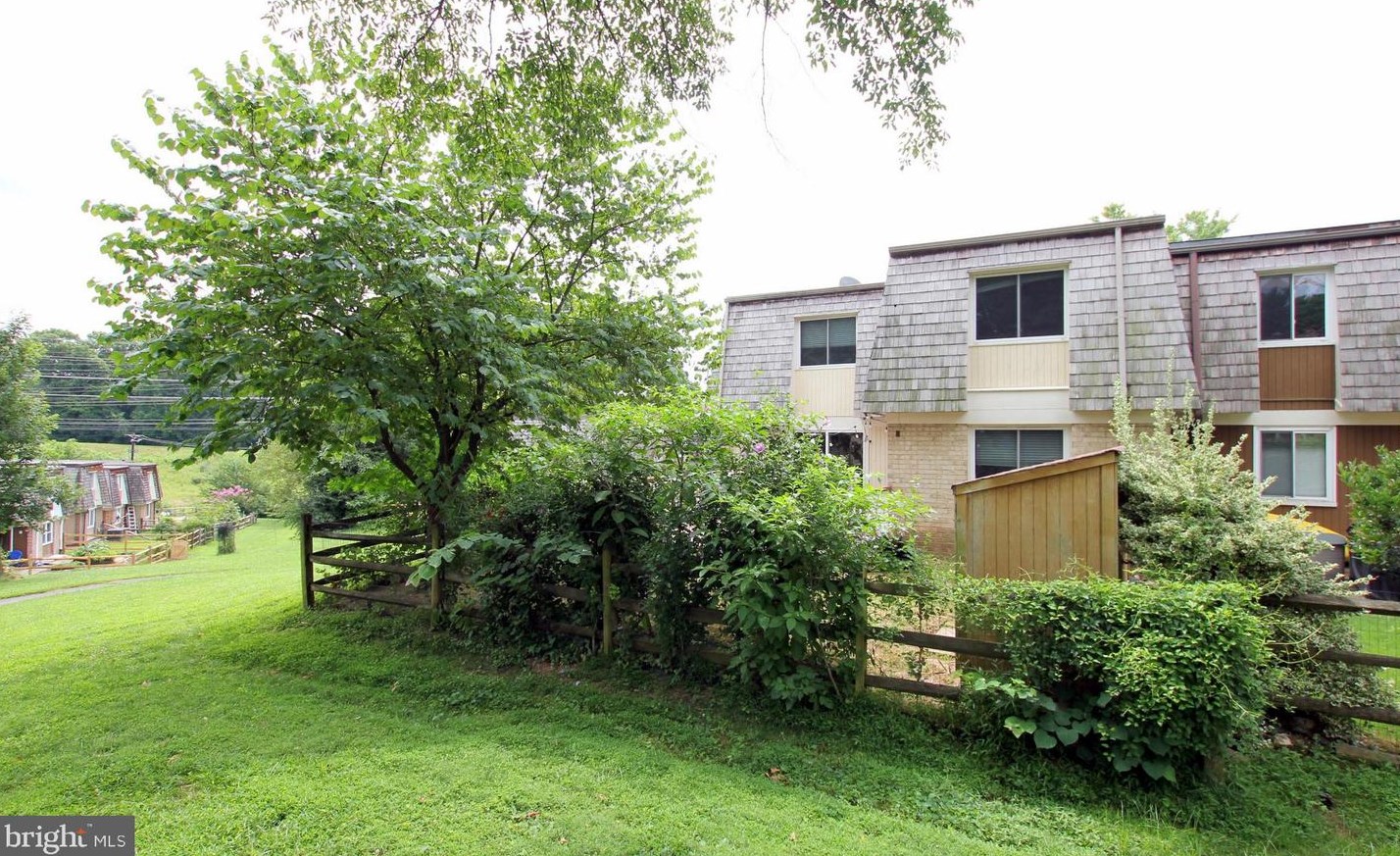 19043 Canadian Ct, Gaithersburg MD 20886-3939 exterior