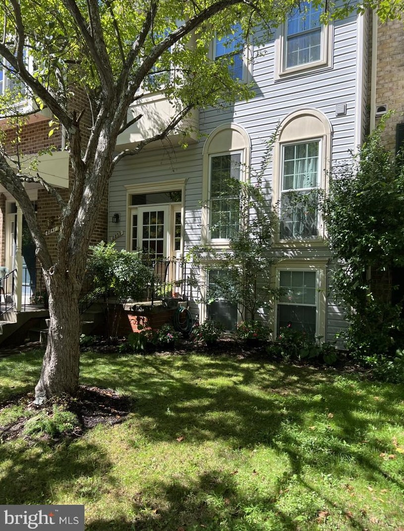 8839 Thomas Lea Ter, Gaithersburg MD  20886-4347 exterior