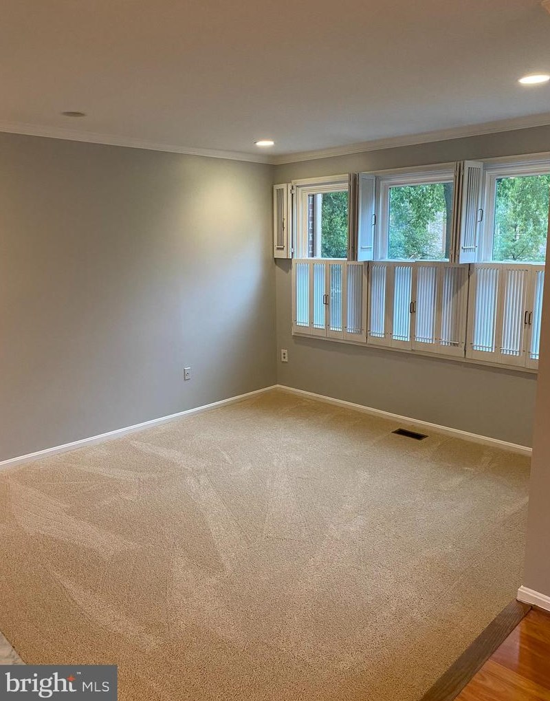 8852 Woodland Dr, Silver Spring MD  20910-2744 exterior