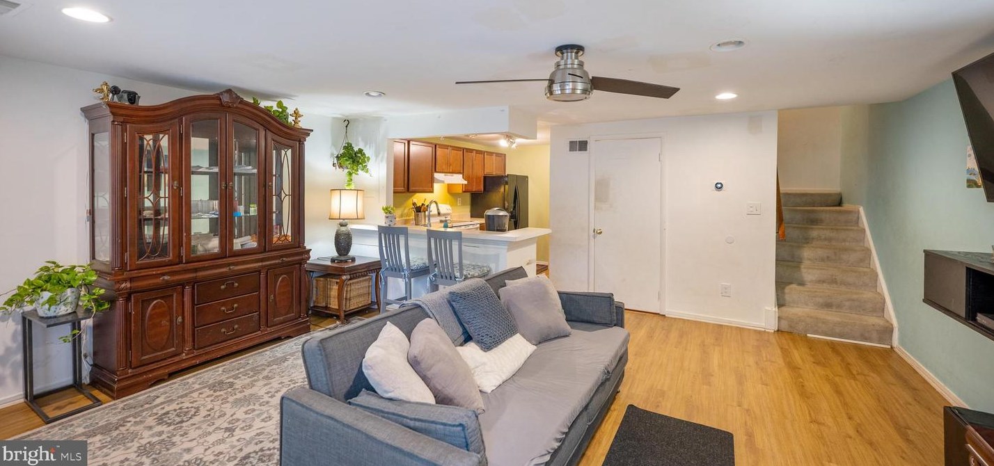 9423 Chadburn Pl, Gaithersburg MD 20886-4030 exterior